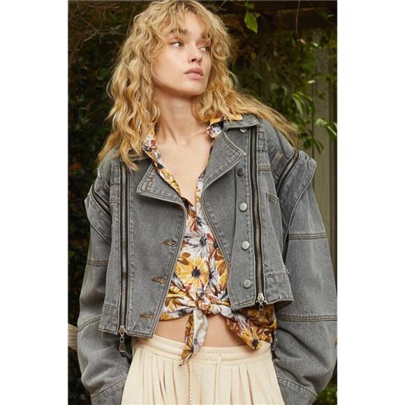 ✨NWT POL Cropped Denim Jacket with Functional Zipper Detail - Picture 2 of 4